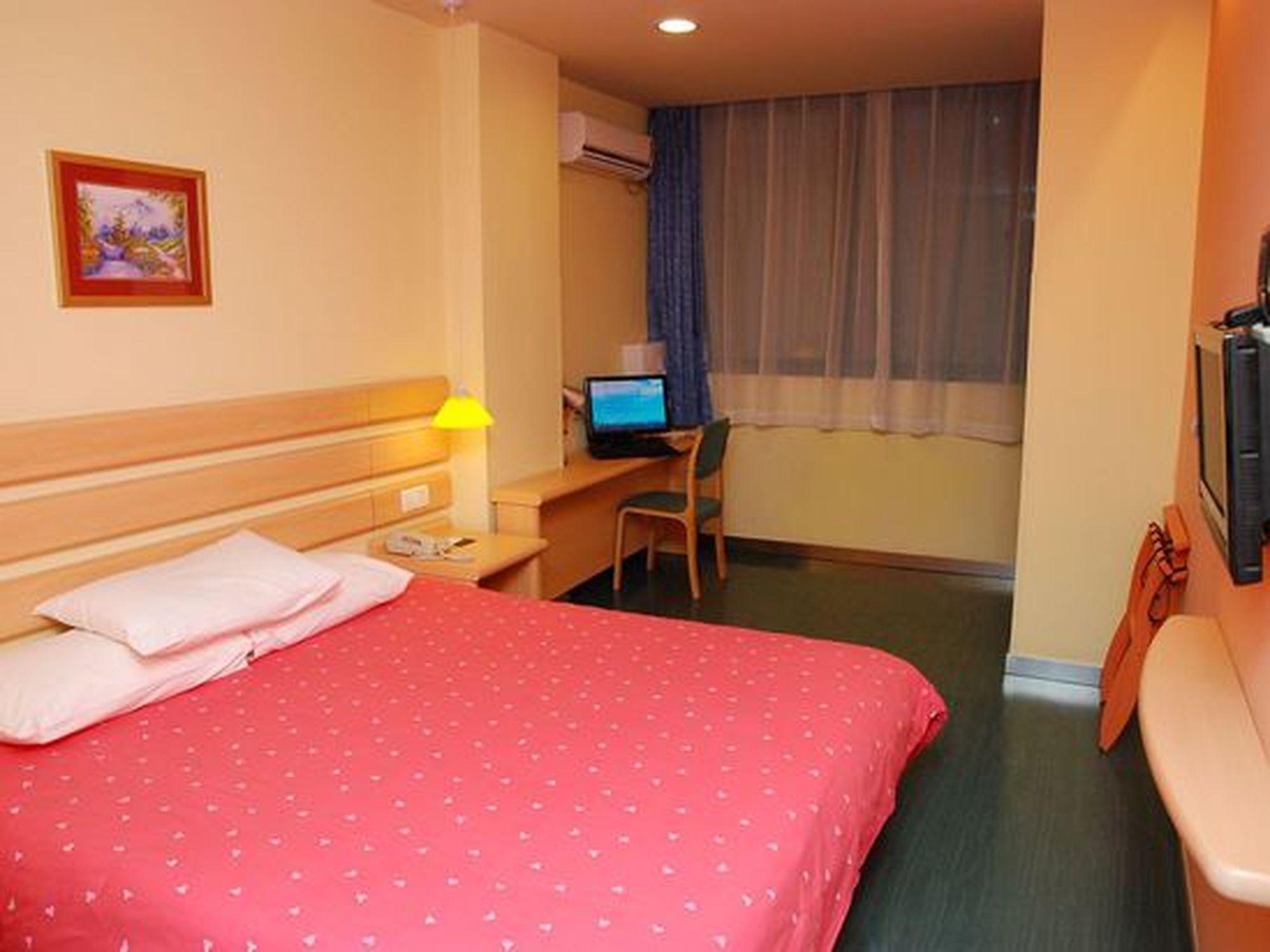 Home Inn Shanghai Railway Station North Square Екстер'єр фото