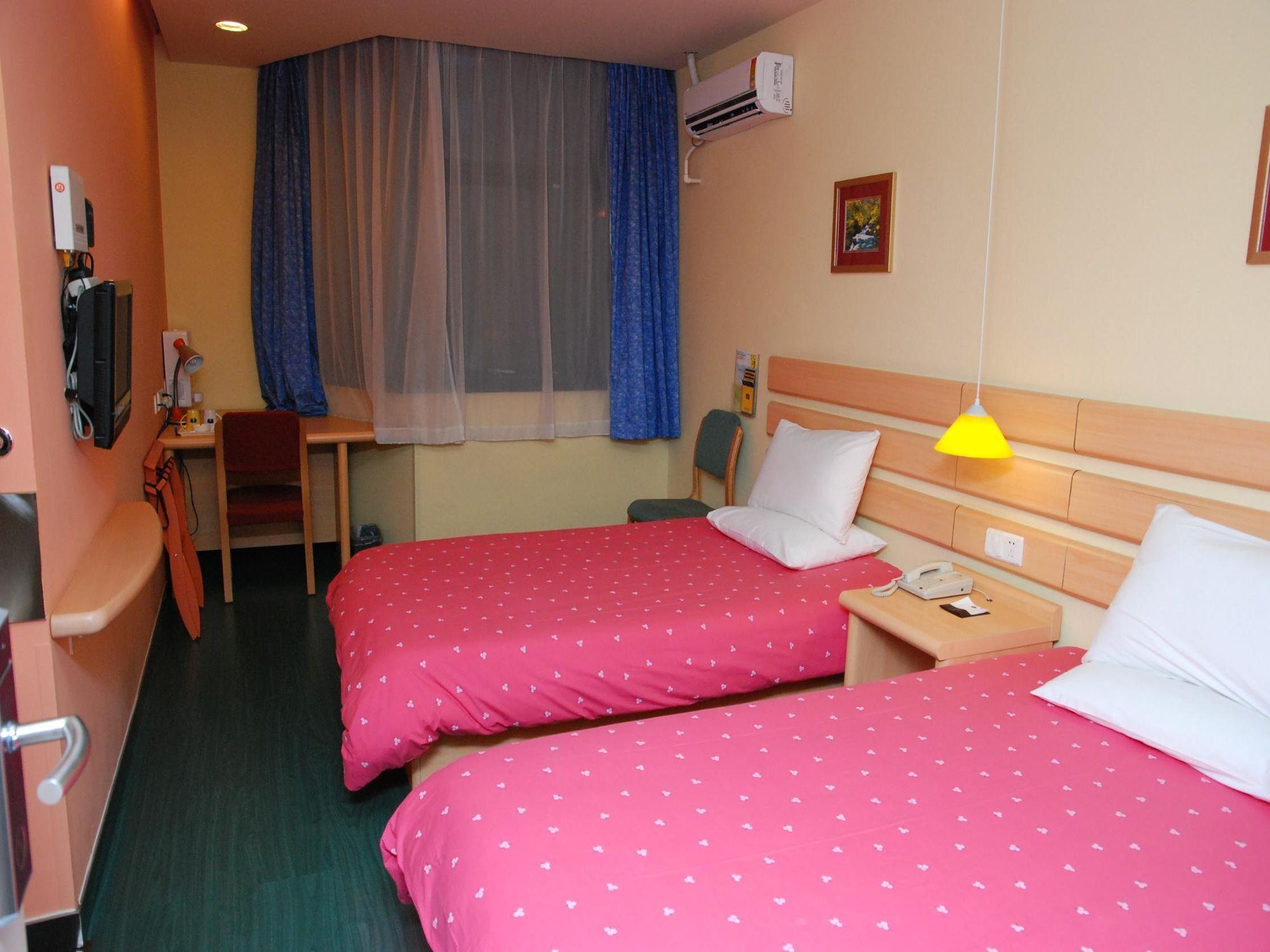 Home Inn Shanghai Railway Station North Square Екстер'єр фото