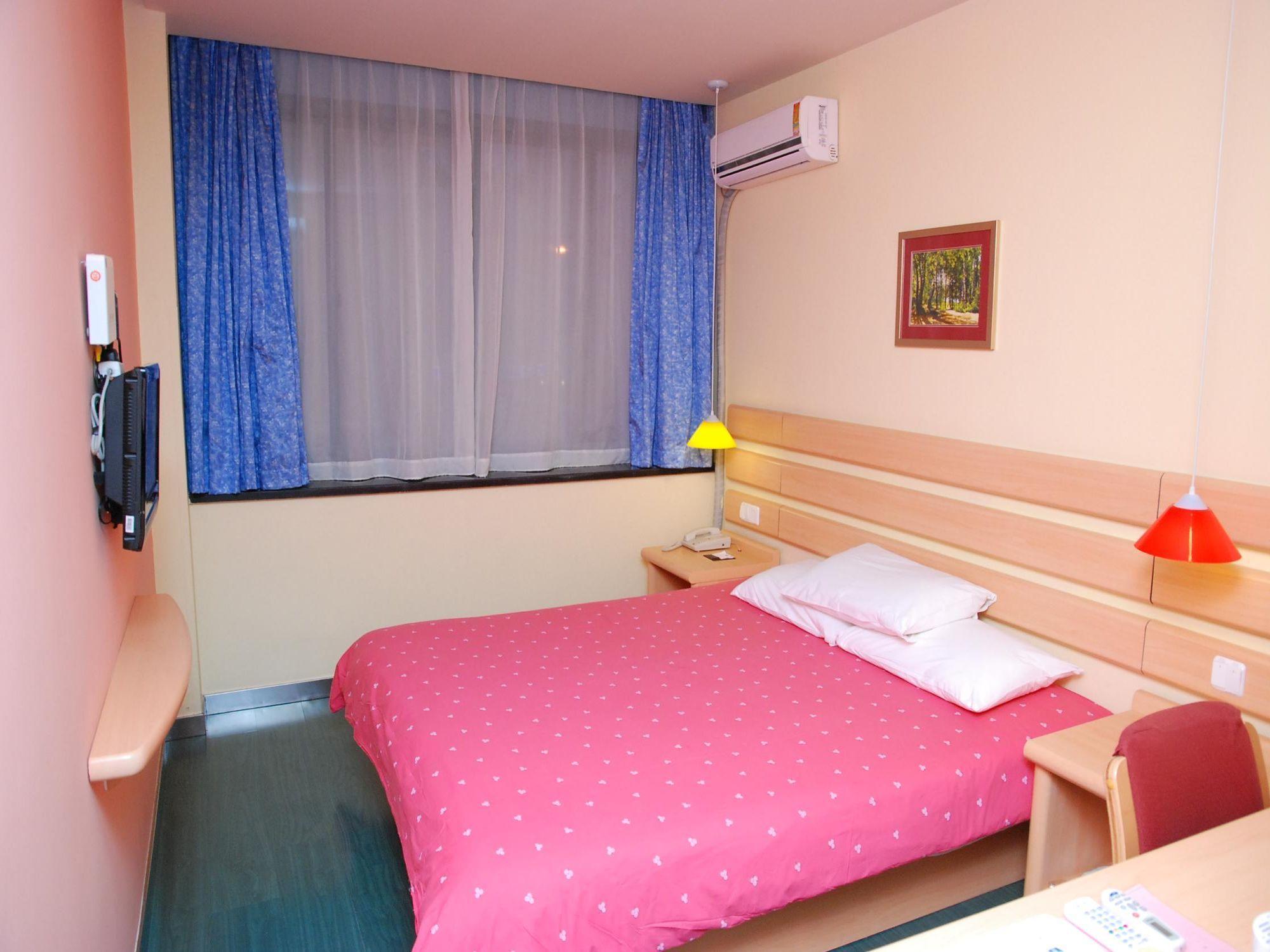 Home Inn Shanghai Railway Station North Square Екстер'єр фото