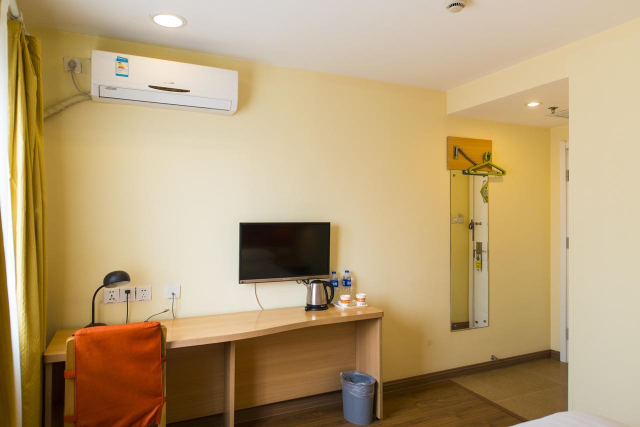 Home Inn Shanghai Railway Station North Square Екстер'єр фото