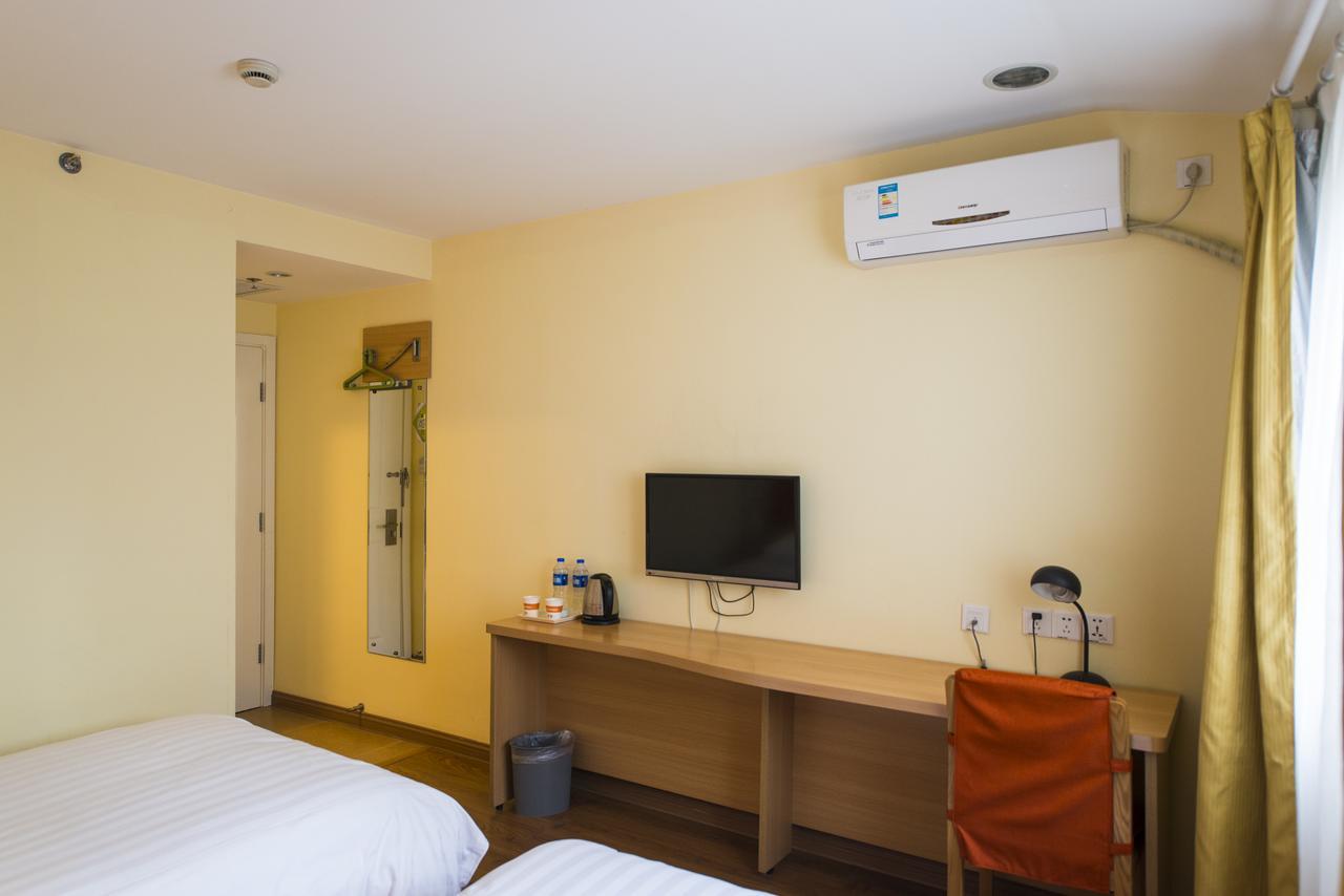 Home Inn Shanghai Railway Station North Square Екстер'єр фото