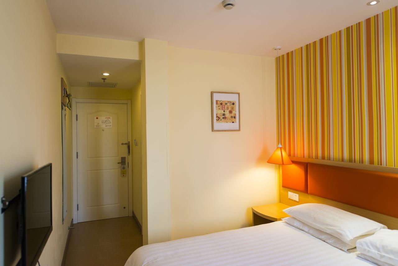Home Inn Shanghai Railway Station North Square Екстер'єр фото