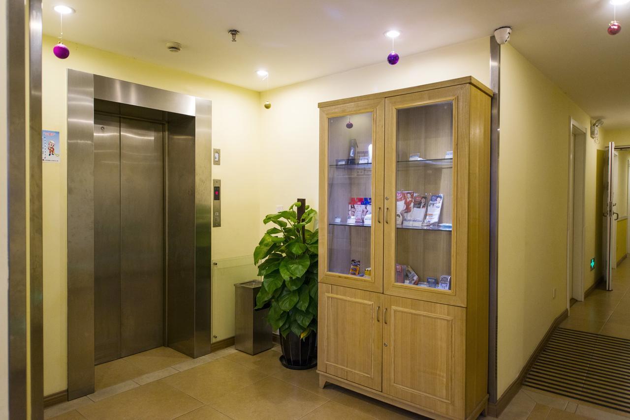 Home Inn Shanghai Railway Station North Square Екстер'єр фото