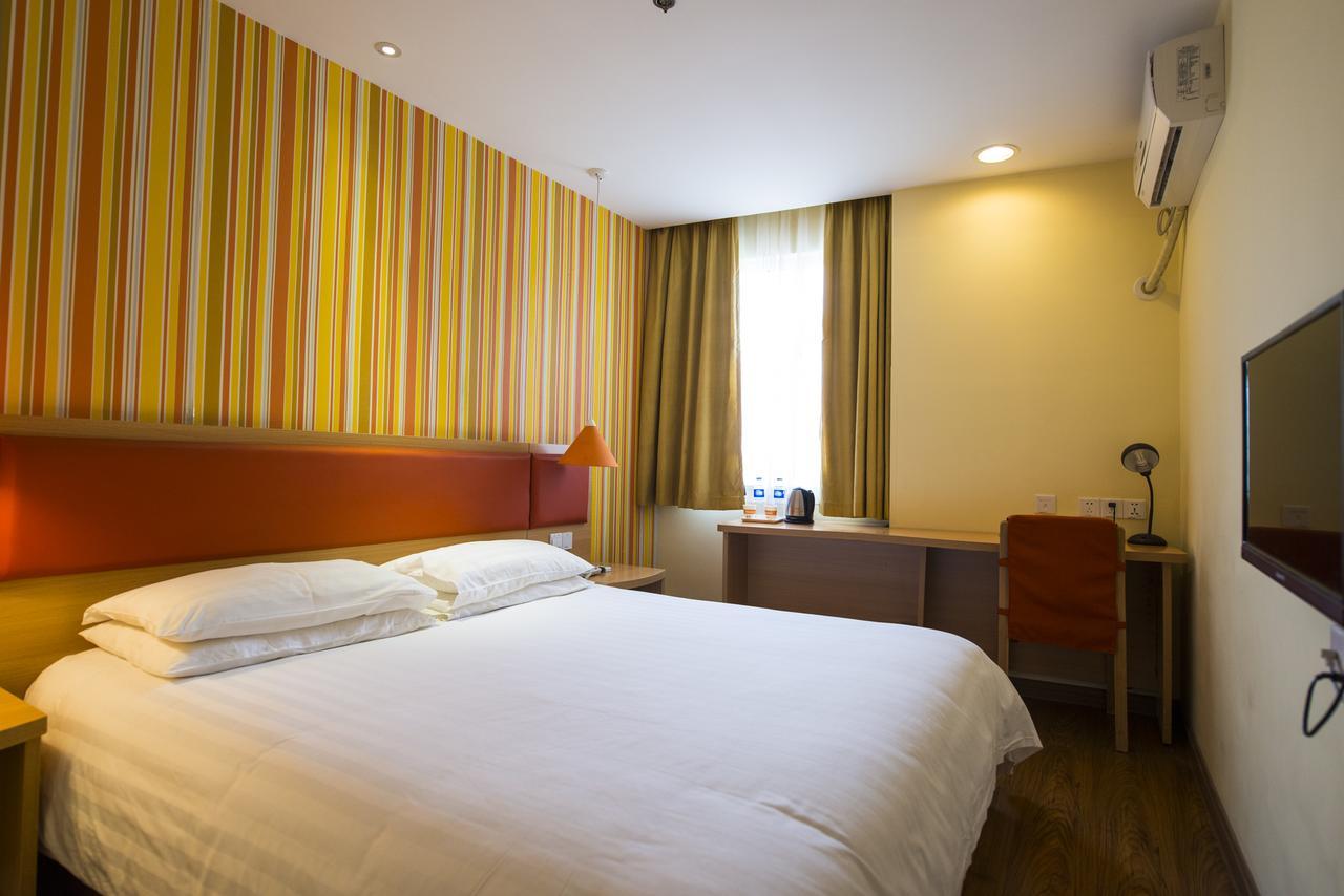 Home Inn Shanghai Railway Station North Square Екстер'єр фото