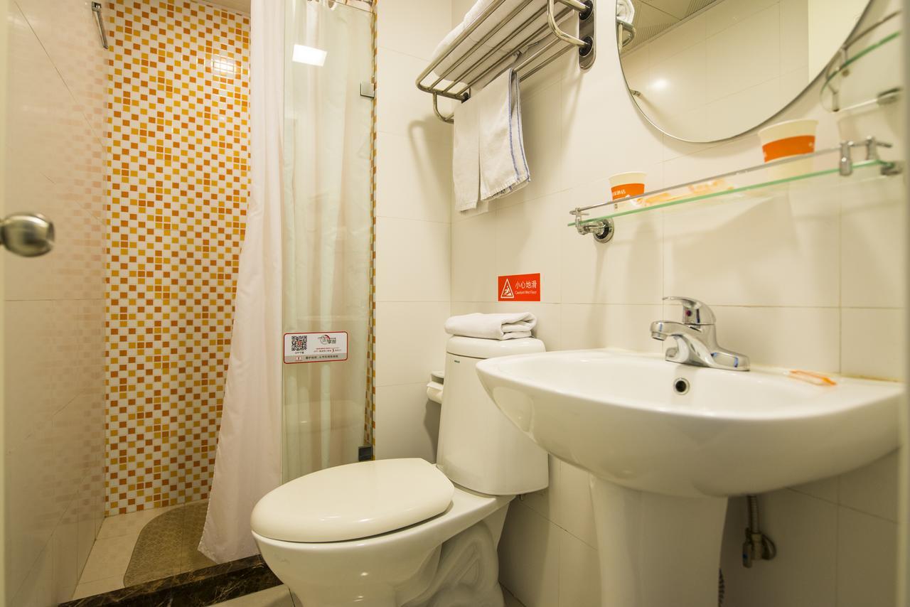 Home Inn Shanghai Railway Station North Square Екстер'єр фото
